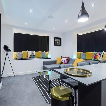 Two Bed Modern Apartment 5Min Walk To Town Centre With Free Parking ! Under New Management 黑潭 外观 照片