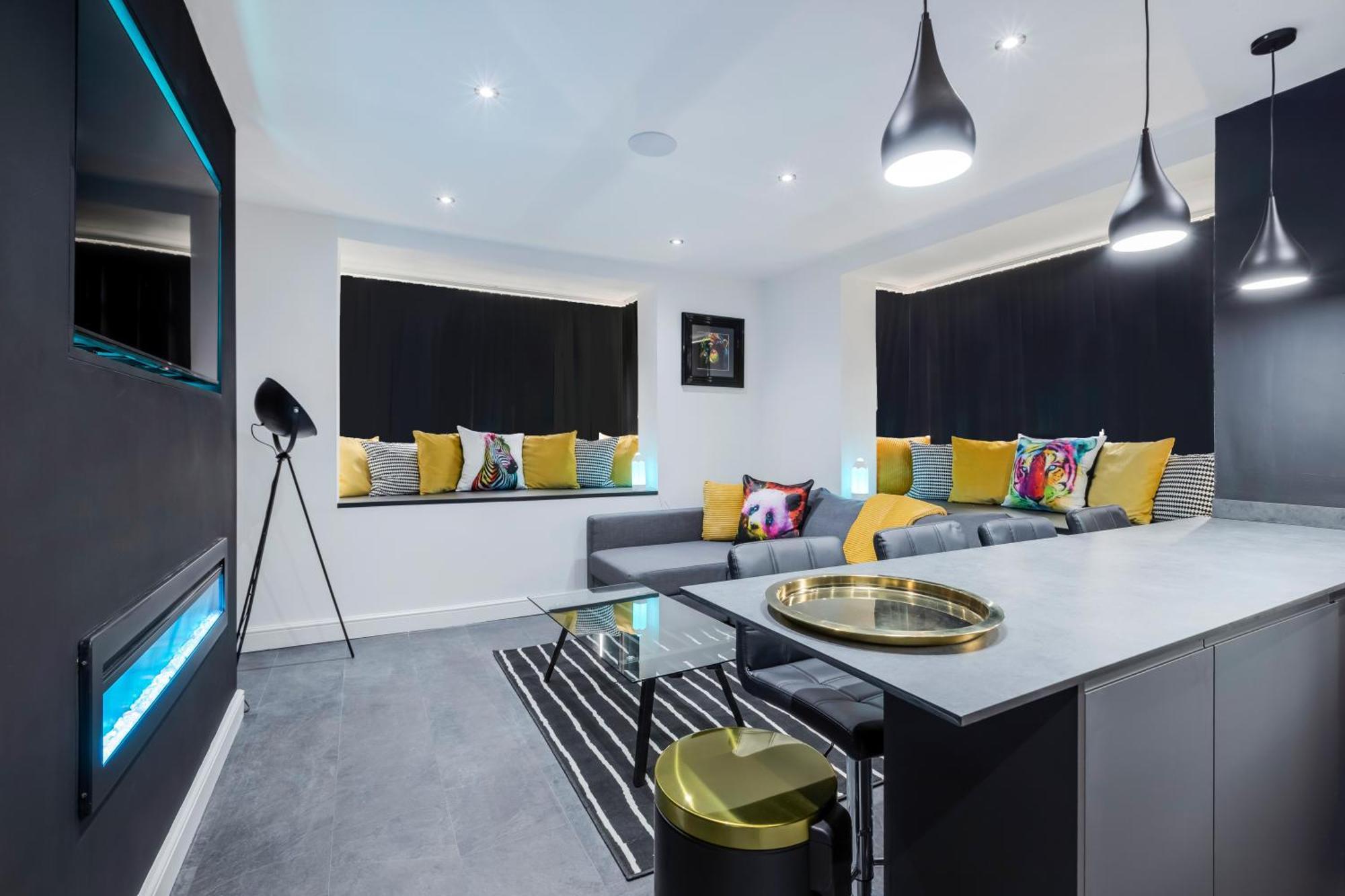Two Bed Modern Apartment 5Min Walk To Town Centre With Free Parking ! Under New Management 黑潭 外观 照片