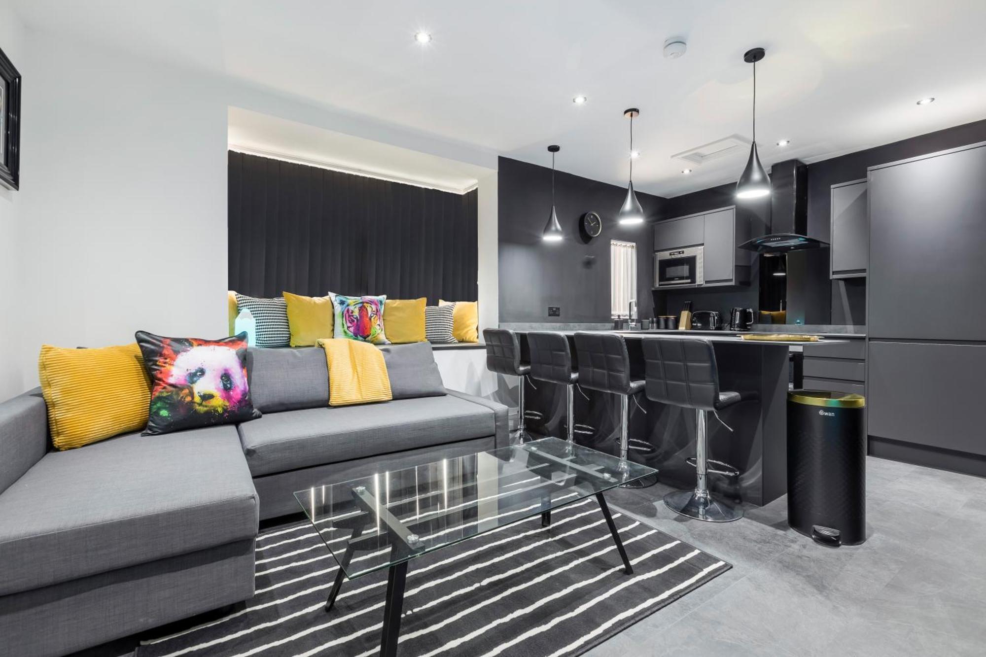 Two Bed Modern Apartment 5Min Walk To Town Centre With Free Parking ! Under New Management 黑潭 外观 照片