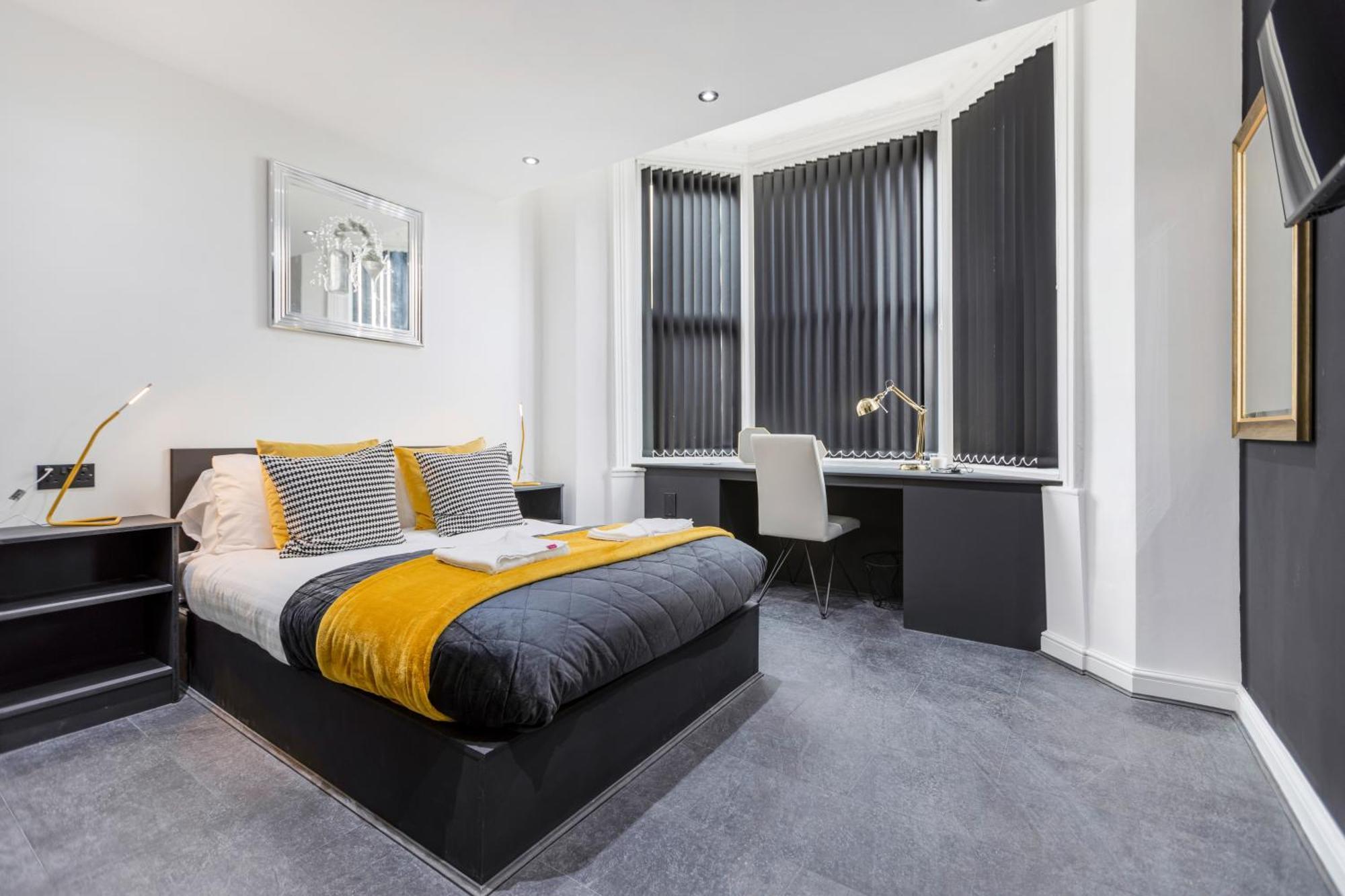 Two Bed Modern Apartment 5Min Walk To Town Centre With Free Parking ! Under New Management 黑潭 外观 照片