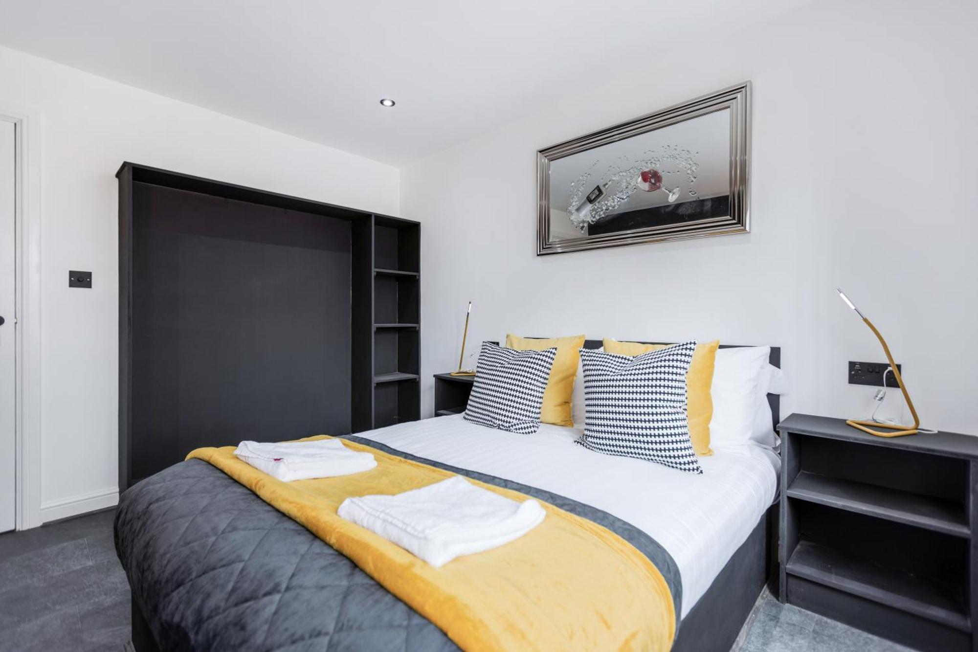 Two Bed Modern Apartment 5Min Walk To Town Centre With Free Parking ! Under New Management 黑潭 外观 照片