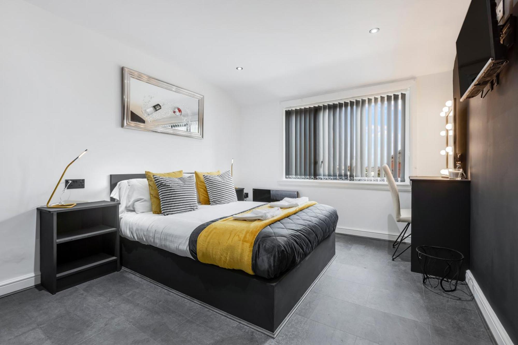 Two Bed Modern Apartment 5Min Walk To Town Centre With Free Parking ! Under New Management 黑潭 外观 照片