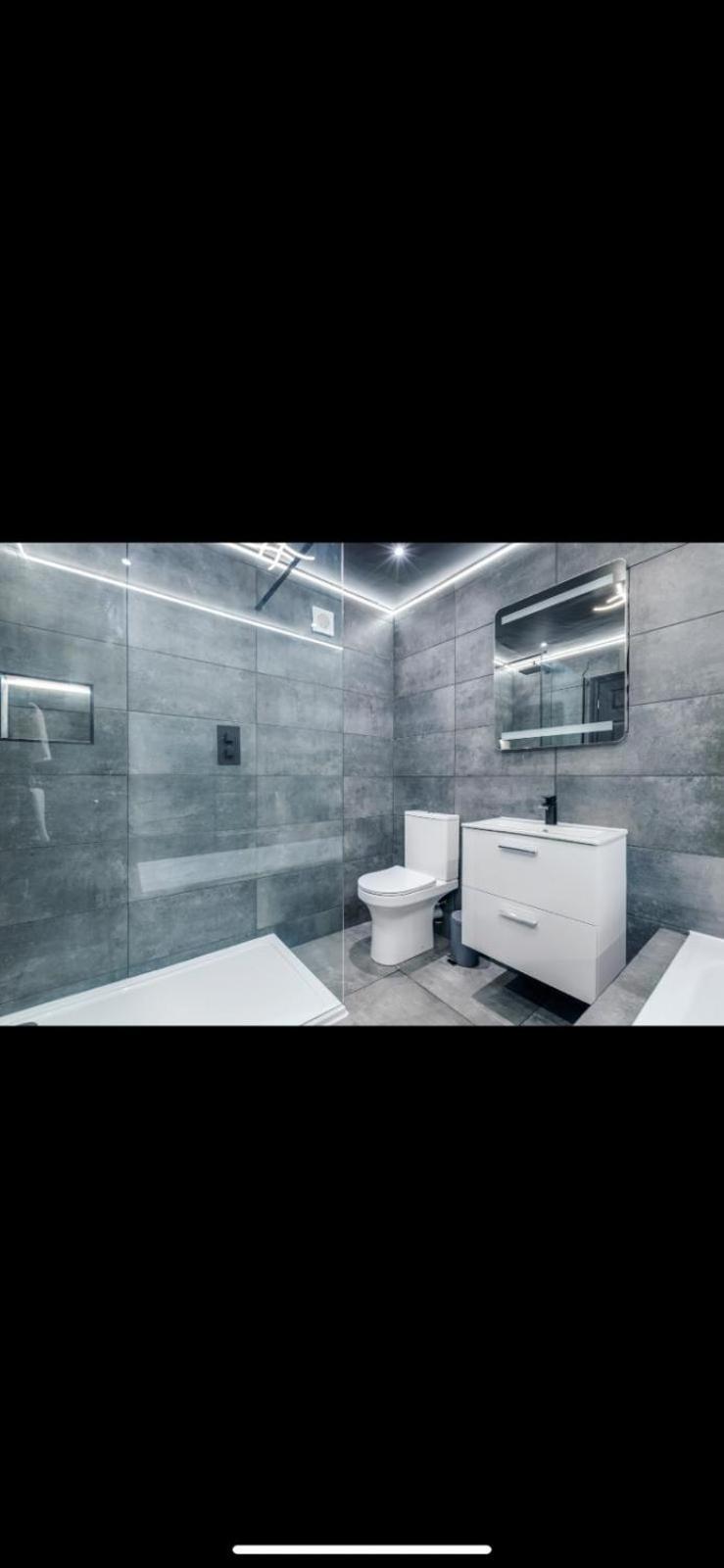 Two Bed Modern Apartment 5Min Walk To Town Centre With Free Parking ! Under New Management 黑潭 外观 照片
